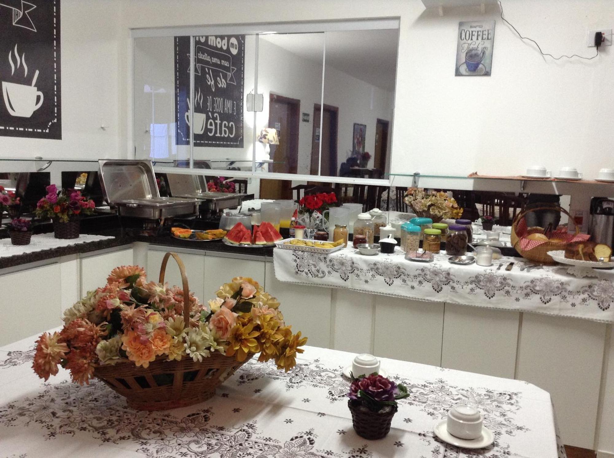 Espaco Alvorada ,Agendamento Das Atividades, Cafe Da Manha ,Banheira E Piscina No Centro Brotas Exterior foto
